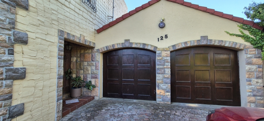 5 Bedroom Property for Sale in Flamingo Vlei Western Cape